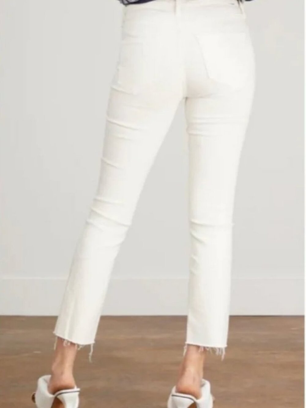 Mother The Mid Rise Dazzler Crop Frayed Hem Jeans in Cream Puffs Size 31 USA - Picture 4 of 14